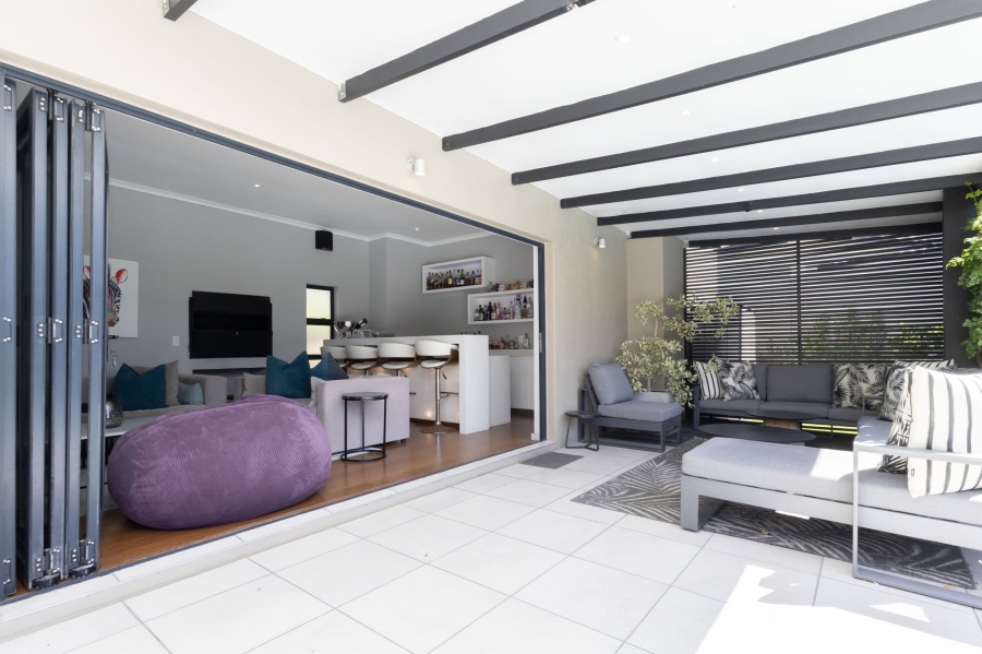 To Let 4 Bedroom Property for Rent in Big Bay Western Cape